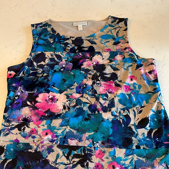 Dana Bachman Woman’s Sleeveless Top - Picture 1 of 7